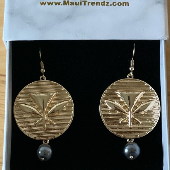 14k Gold Hawaiian Flag Earrings with Silver Pearl - Picture 5 of 8